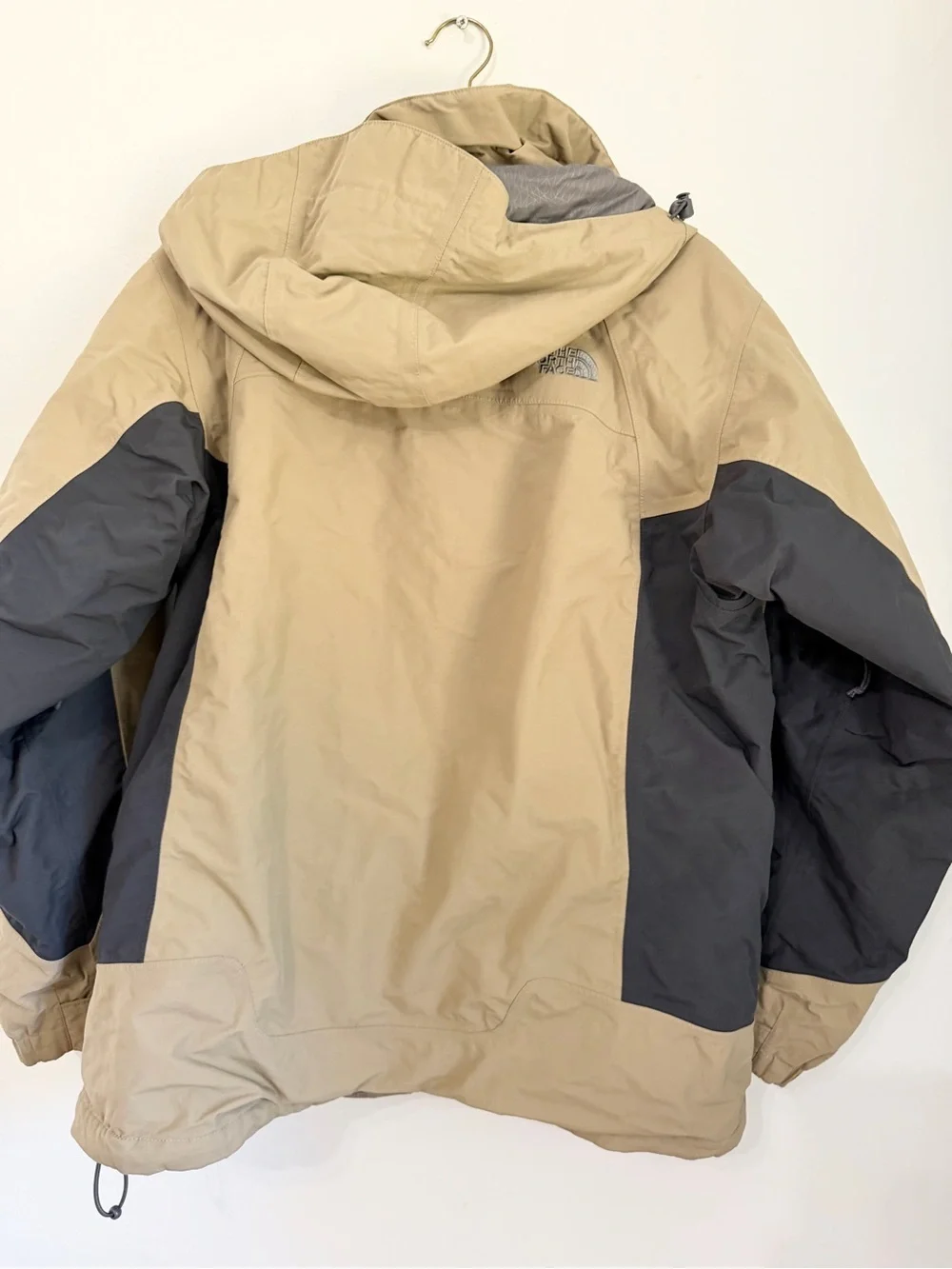 The North Face HyVent Men’s Jacket Khaki with Blue Accents Size M